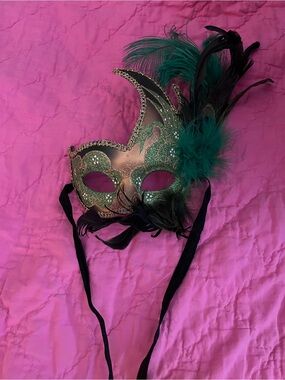 Green Feathered Venetian Masquerade Mask - Unbranded